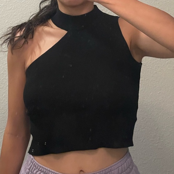 Storets Black Sleeveless Asymmetrical Crop Top - Picture 1 of 3